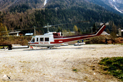 BELL 205 A1 BELL 205 A1 C-FHVX posé à Argentière 74, société AVIAGRI