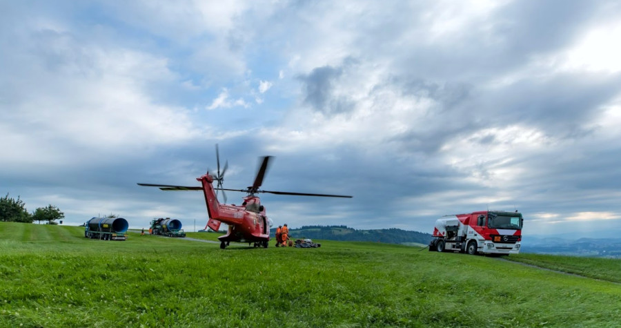 heliportage Super Puma hélicoptère, pour levage de canalisation, cuve, citerne d'eau incendie, rooftop, CVC, montage de grue, transport de béton par hélicoptère