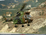 Hélicoptère PUMA SA330 en final base secours Modane