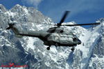 Super Puma AS 332 C1 HB-ZKN avec en arrire plan le massif du Mont-Blanc