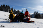 MBH Hlicoptres Avoriaz - l'EC135 T2 mdicalis par mdecin Avoriaz, mdcalise une victime sur les piste des Carroz