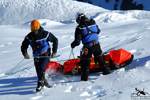 SAF Hlicoptres Base secours Courchevel - Mise en palce de la corde antirotation pour le treuillage