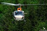 Ecureuil AS350 B3 OE-XHO décollage de la base WUCHER Helicopter à Ludesch