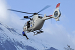 Treuillage d'un CRS hlicoptre EC135 F-GMON