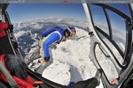 C'est partie pour le larguage best jump  partir de l'hlicoptre au-dessus des Alpes Suisse