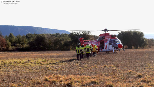 Heliswiss International - Super Puma - HB-XVY - HBE L - Transport de sapeur Pompier DIH sur zone de sinistre feux de forêt - Moyen aérien France Sécurité Civile