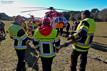 FRANCE Hélicoptère pompier SDIS - DIH Super Puma lutte incendie transport matériel et homme hélicoptère lourd Super Puma Heliswiss International 