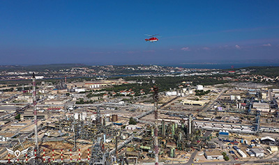 Remplacement par hélicoptère Nez de torche air dans l'industrie chimique - Flare tip replacement in France chemical industry
